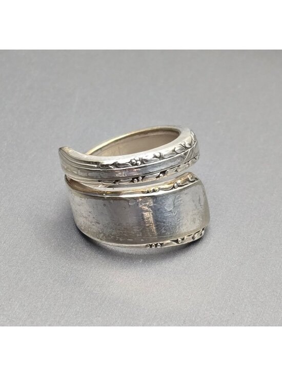 Oneida Jewelry - Vintage Oneida Silver Spoon Ring Size 6 Romford Floral Bypass Band 1939